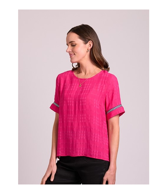 Oh Three Rib Trim Step Hem Top